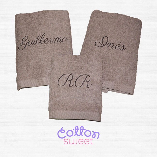 Juego de toallas bordadas y personalizadas para regalo de boda