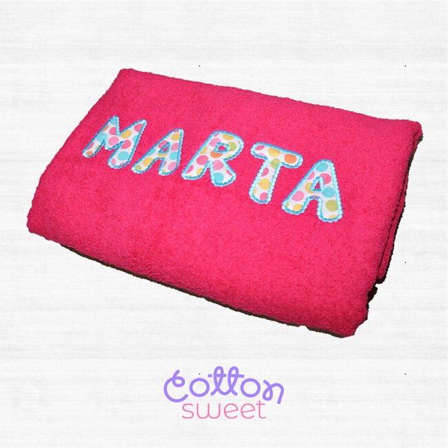 Toalla de playa personalizada con aplique y nombre de niña Toalla de playa personalizada con aplique y nombre de niña