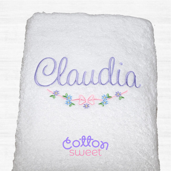 Toallas bordadas y personalizadas con lazos y flores Toallas bordadas y personalizadas con lazos y flores