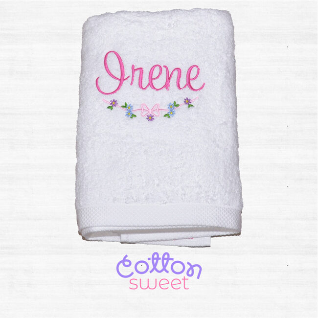 Toallas bordadas y personalizadas con lazos y flores Toallas bordadas y personalizadas con lazos y flores
